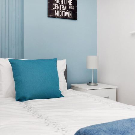Waterside 4 Bed Apartment 런던 외부 사진