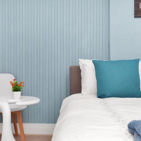 Waterside 4 Bed Apartment 런던 외부 사진