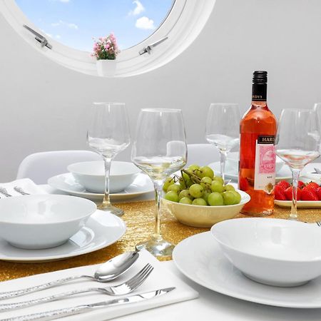 Waterside 4 Bed Apartment 런던 외부 사진