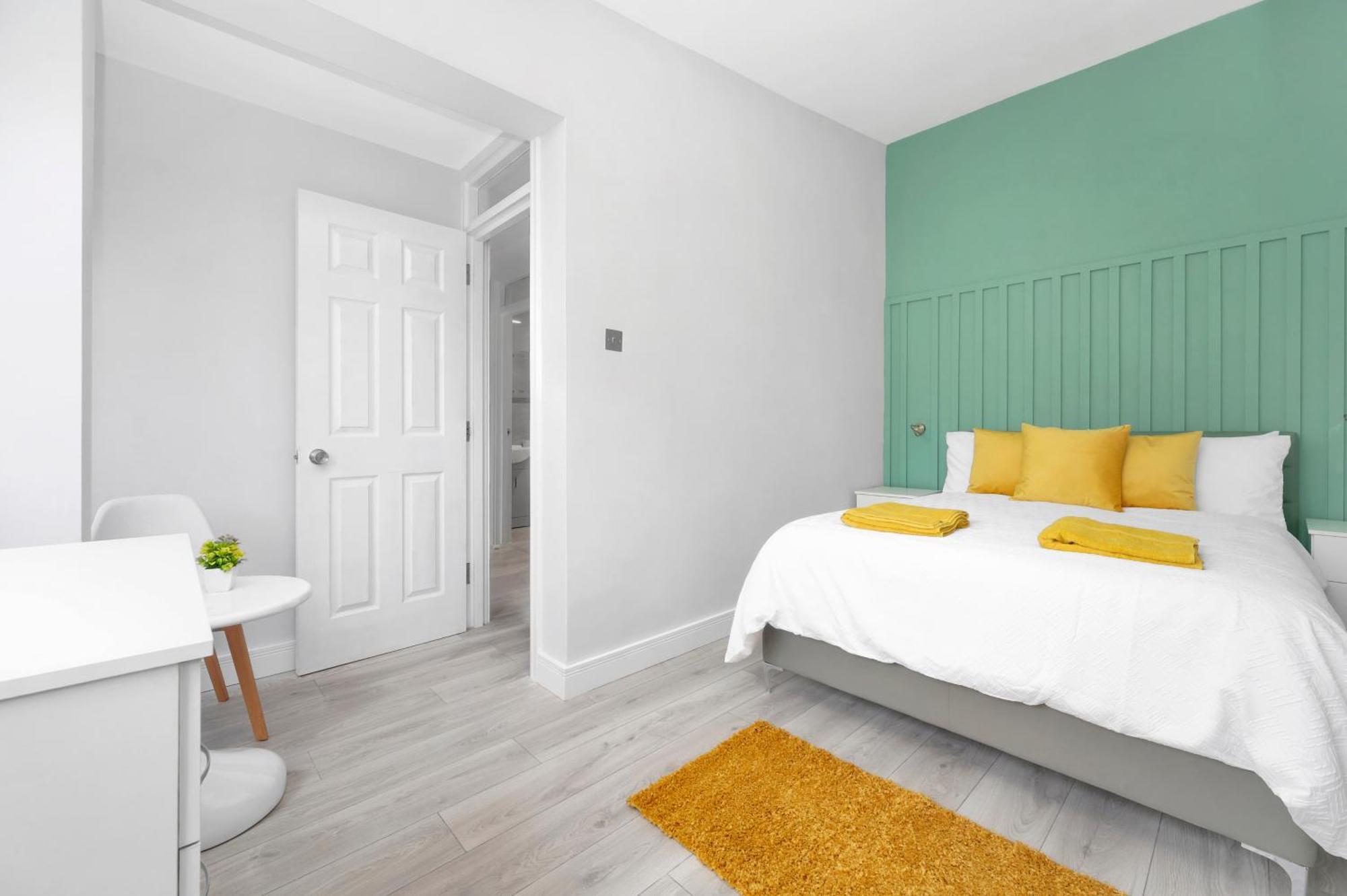 Waterside 4 Bed Apartment 런던 외부 사진