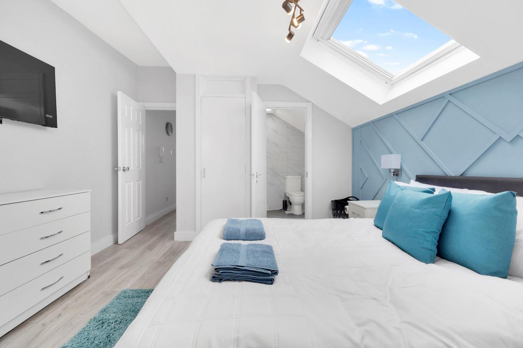 Waterside 4 Bed Apartment 런던 외부 사진