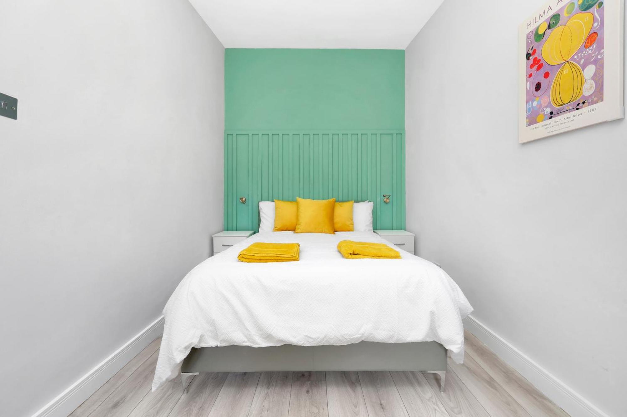 Waterside 4 Bed Apartment 런던 외부 사진