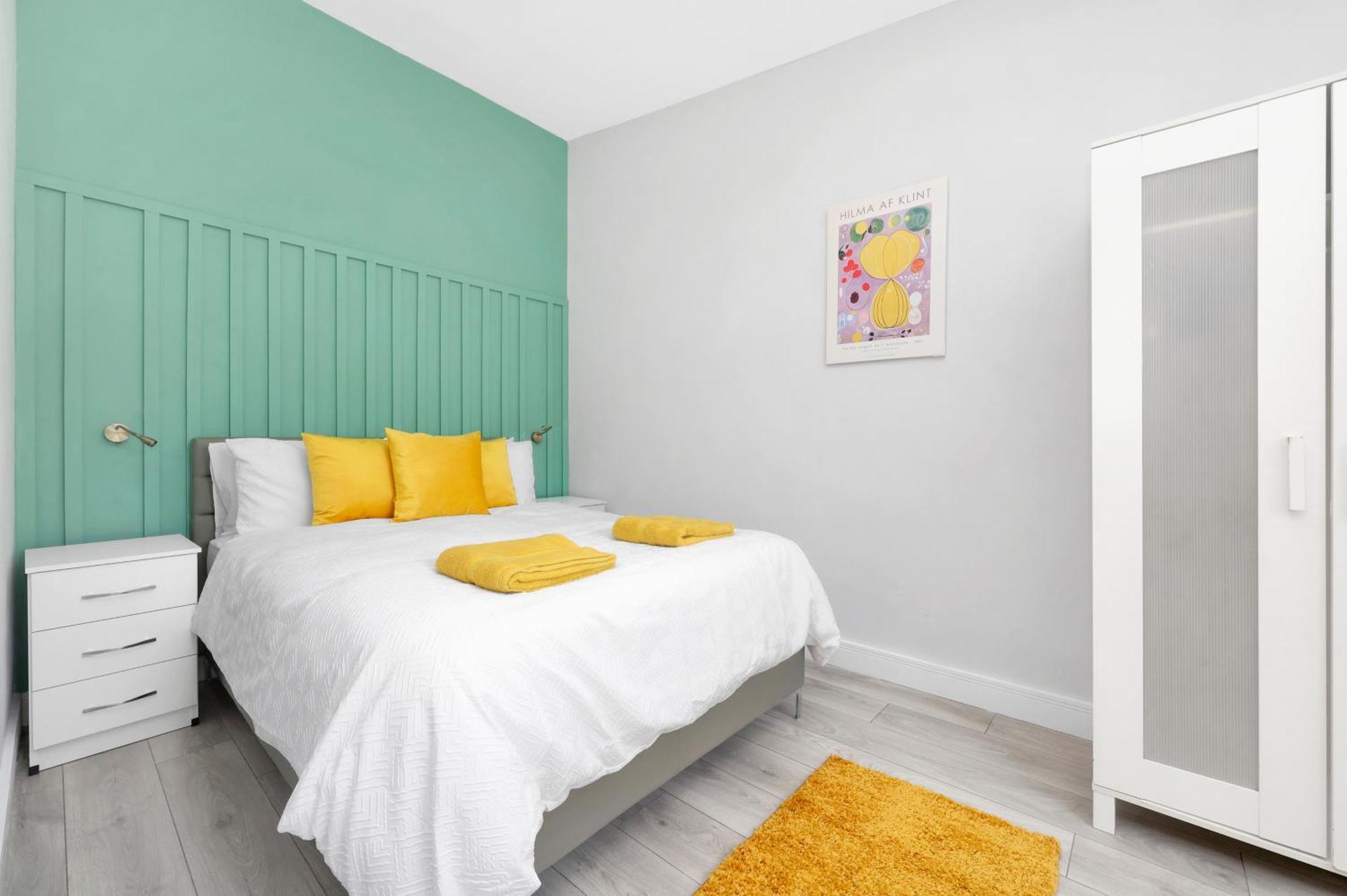 Waterside 4 Bed Apartment 런던 외부 사진