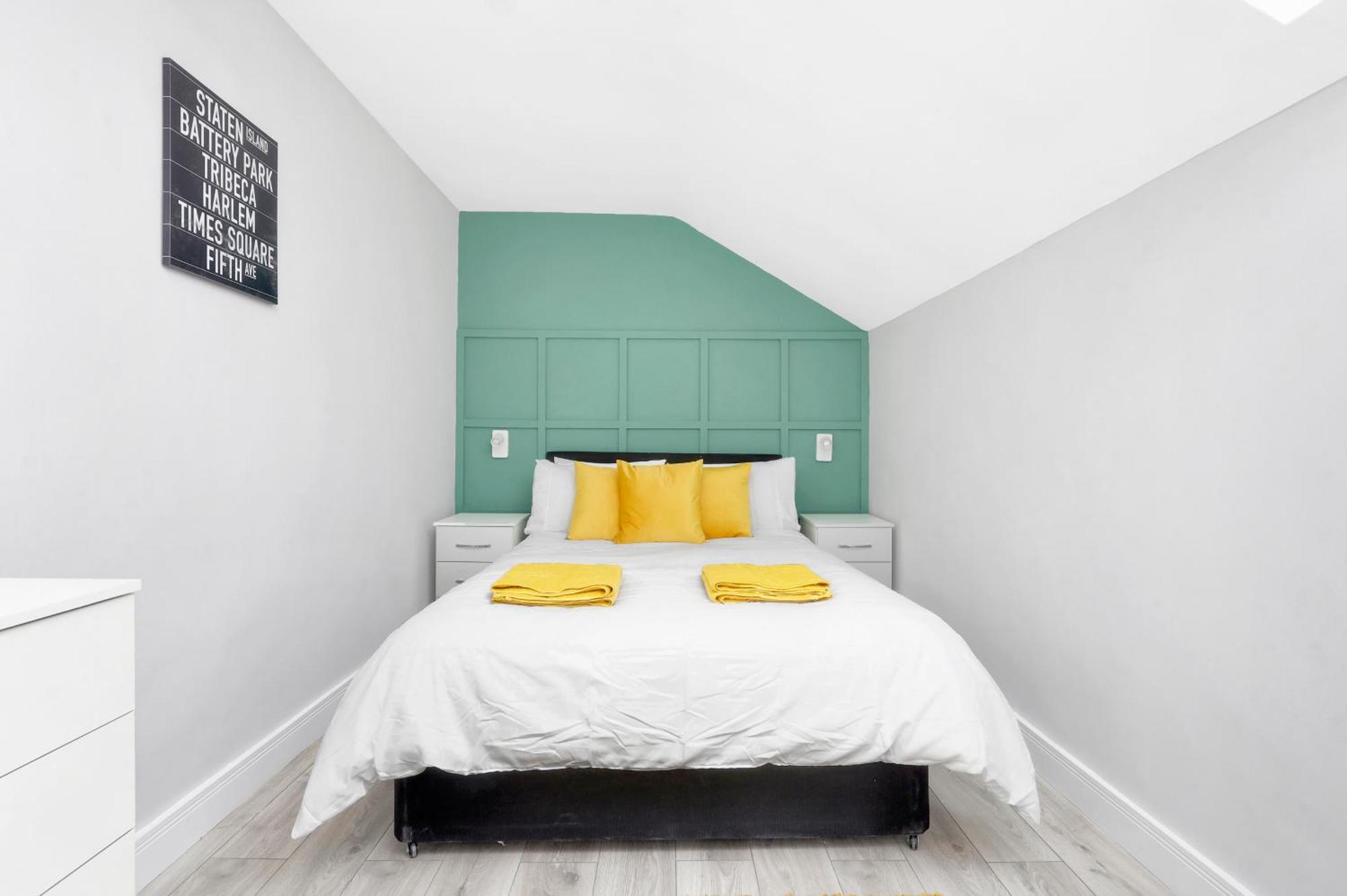 Waterside 4 Bed Apartment 런던 외부 사진