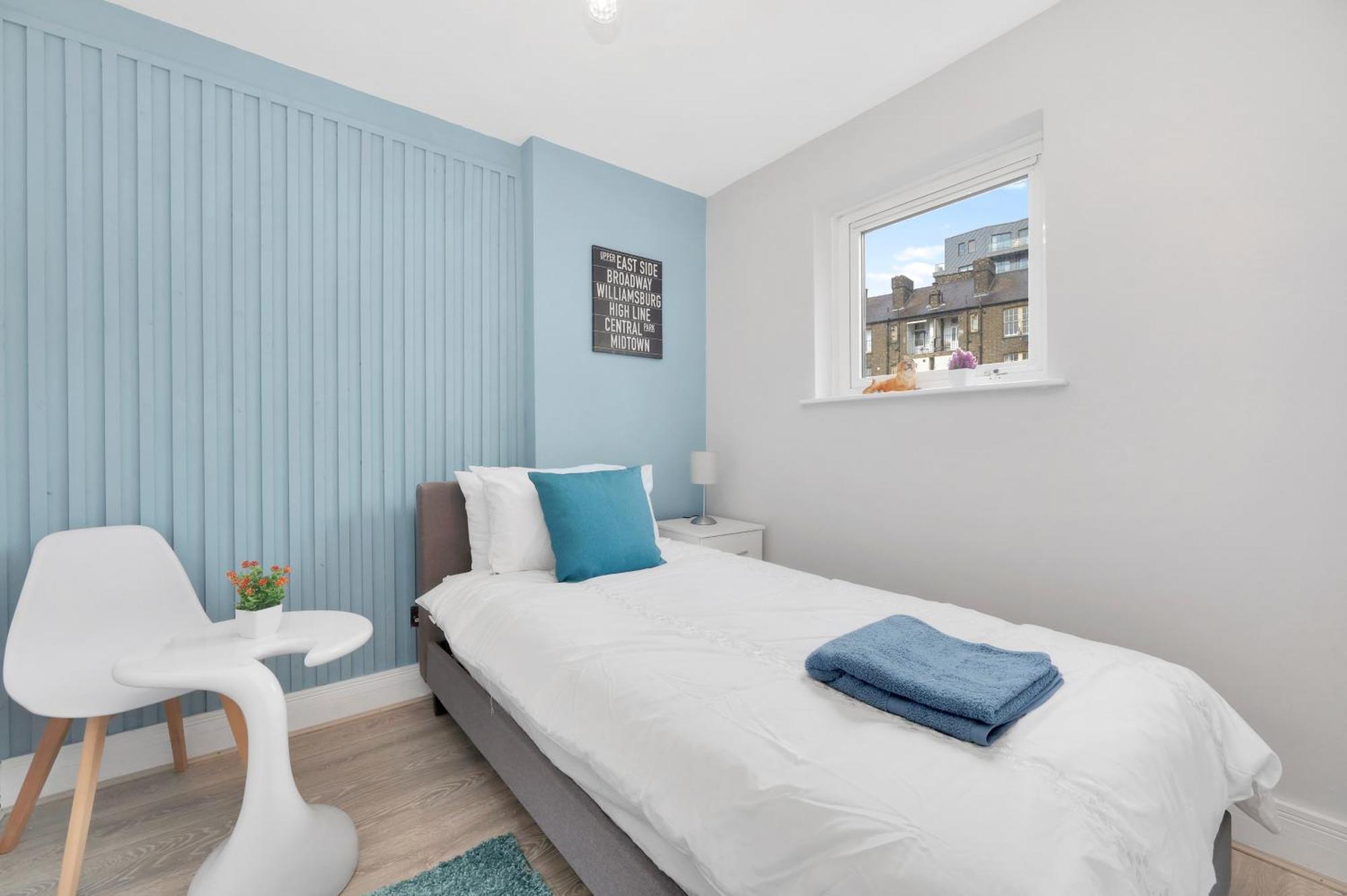 Waterside 4 Bed Apartment 런던 외부 사진