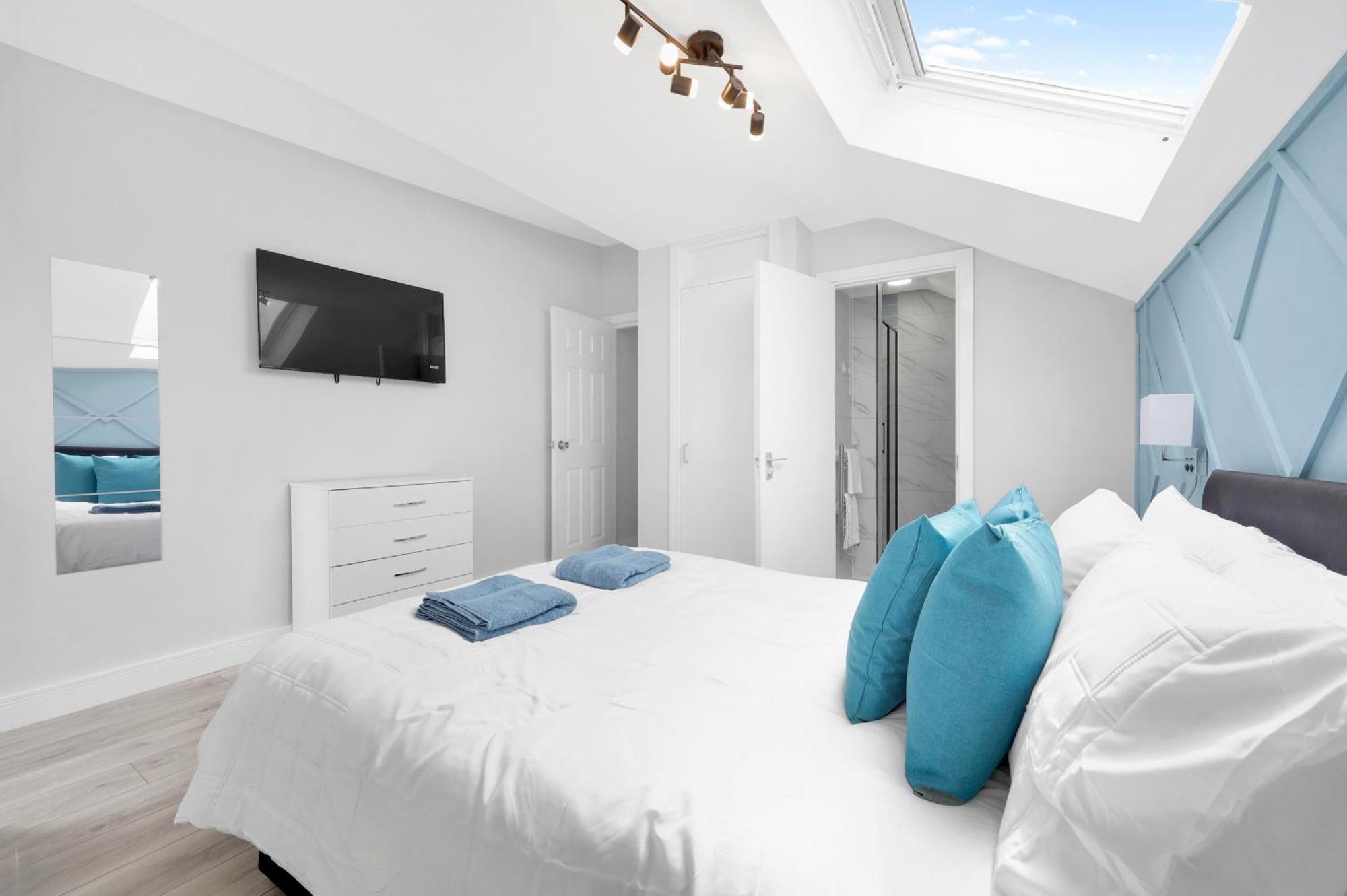 Waterside 4 Bed Apartment 런던 외부 사진