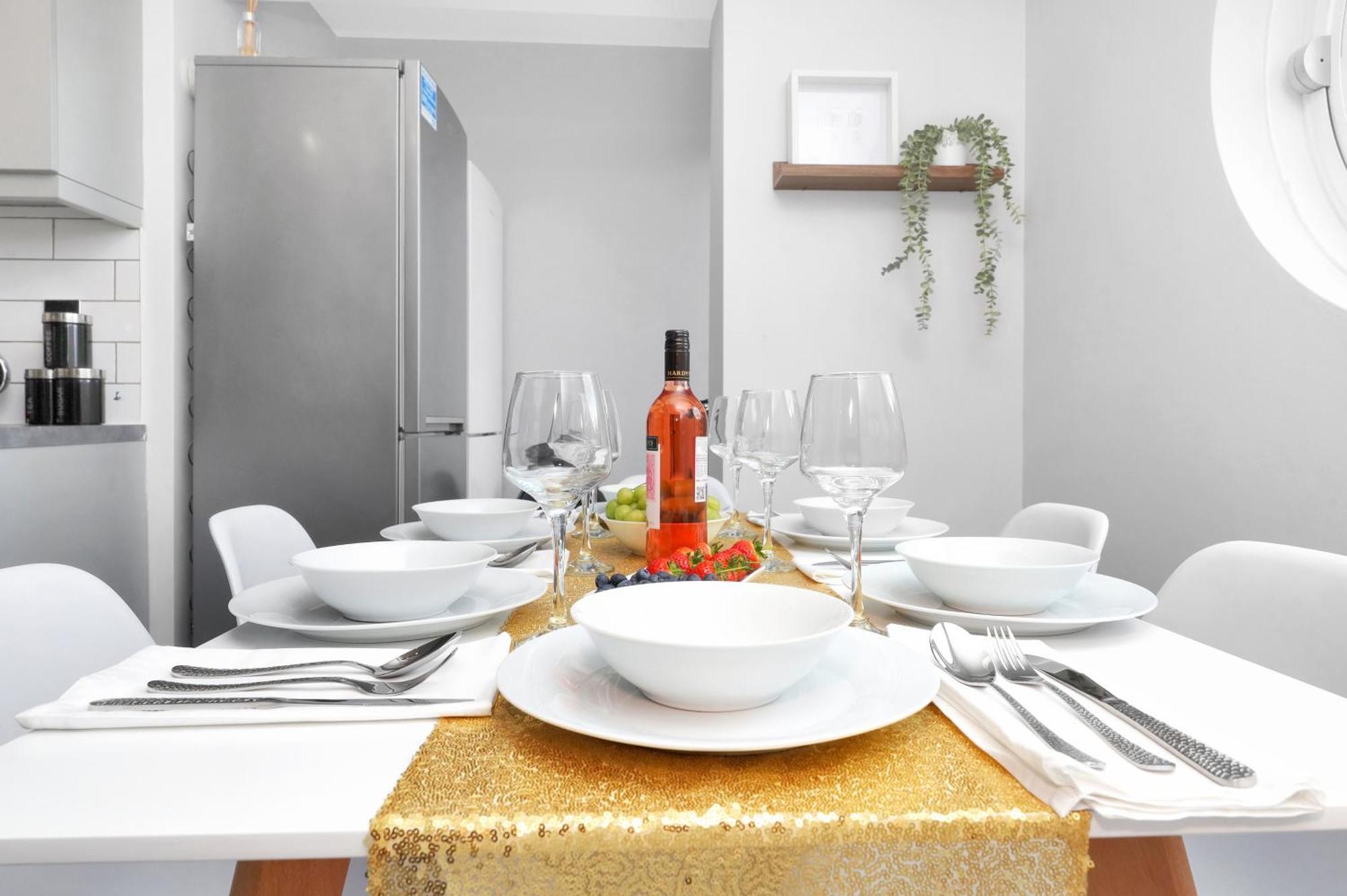 Waterside 4 Bed Apartment 런던 외부 사진