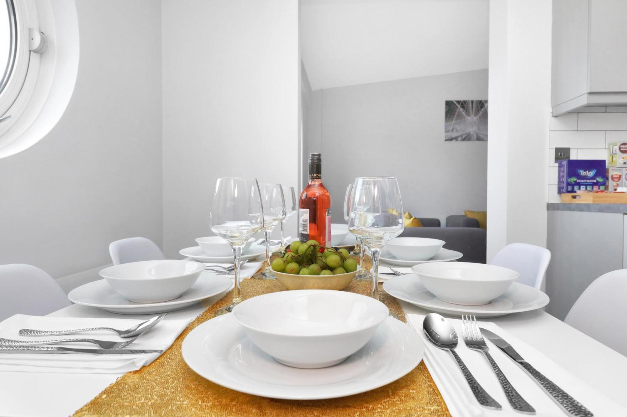 Waterside 4 Bed Apartment 런던 외부 사진