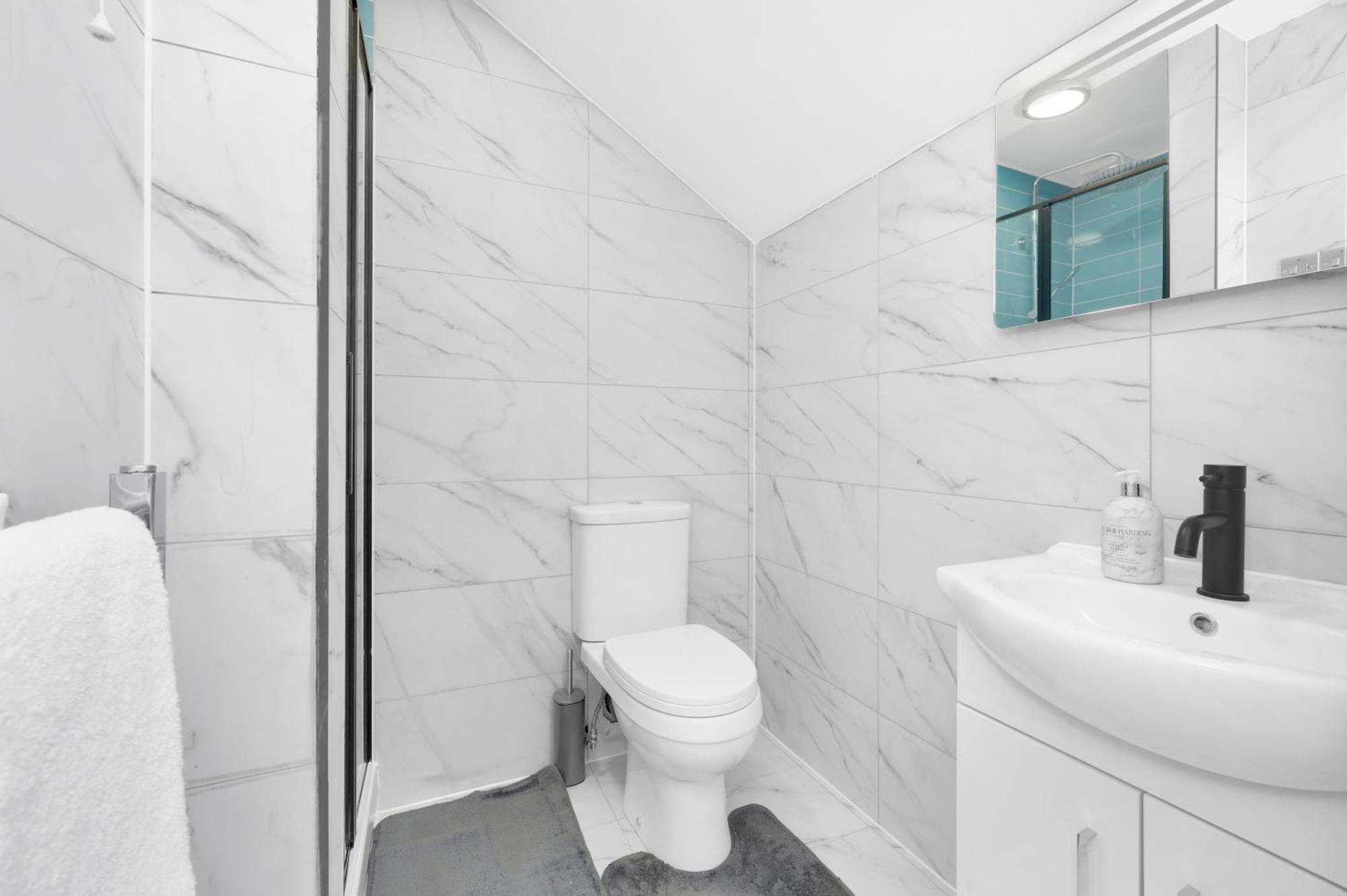 Waterside 4 Bed Apartment 런던 외부 사진